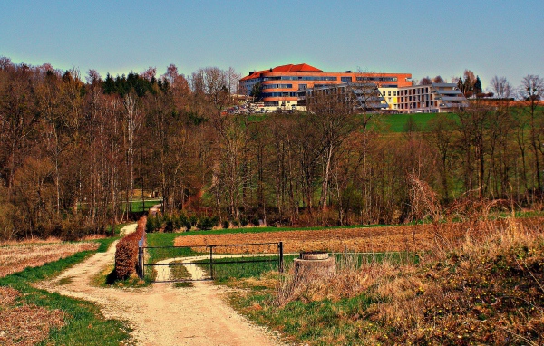 Дома на холме на курорте Бад Халль, Австрия