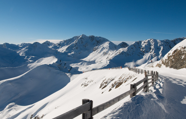 Горная дорога на горнолыжном курорте Серфаус, Австрия