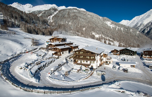 Горная дорога на горнолыжном курорте Зёльден, Австрия