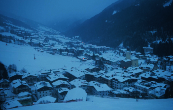 Ночная мгла на горнолыжном курорте Заальбах Хинтерглем, Австрия