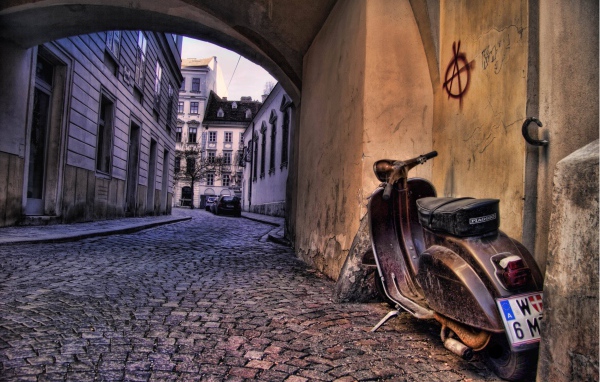 Старинная улочка в городе Вена, Австрия