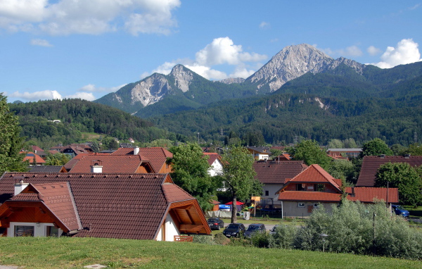 Панорама города на курорте Фаакер-Зее, Австрия