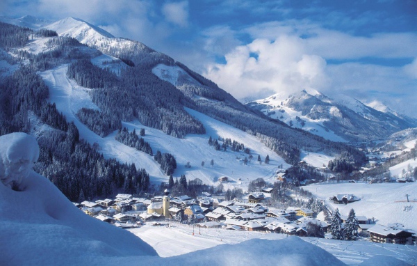Панорама на горнолыжном курорте Заальбах Хинтерглем, Австрия