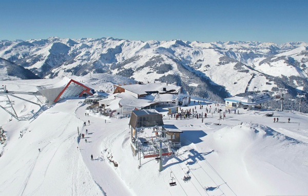 Горнолыжная база на курорте Китцбюэль, Австрия