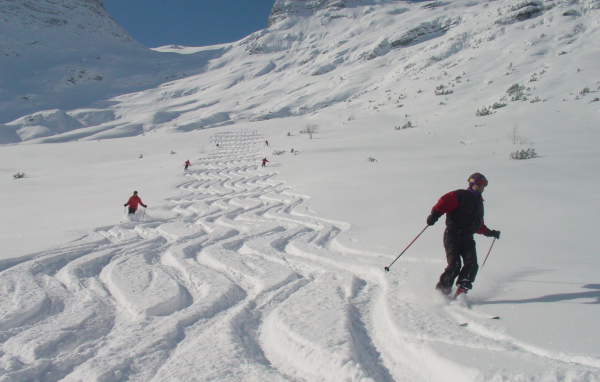 Катание на лыжах на горнолыжном курорте Лех, Австрия