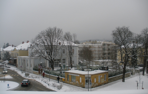 Заснеженная улица на курорте Баден, Австрия