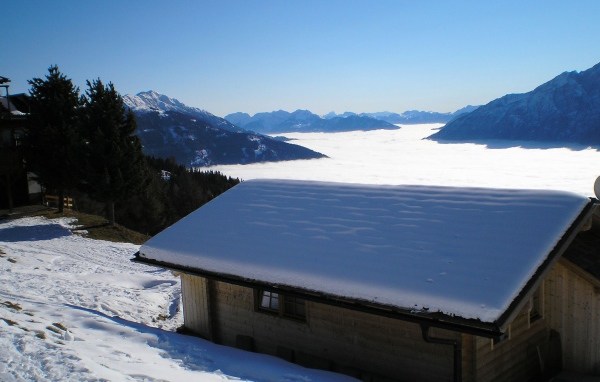 Заснеженный дом на курорте Лиенц, Австрия