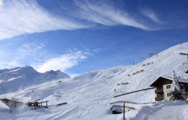 Крутой склон на горнолыжном курорте Зёльден, Австрия