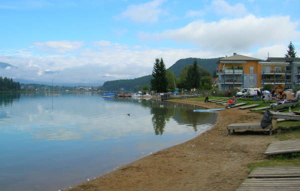 Пляж на курорте Фаакер-Зее, Австрия