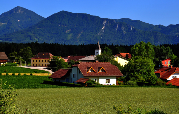 Городские дома в окрестностях озера Клопайнер Зее, Австрия
