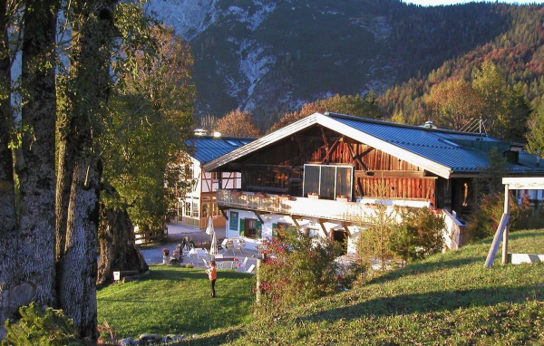 Дом среди деревьев на курорте Тельфс-Бюхен, Австрия