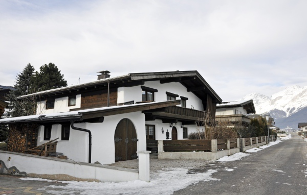 Городские здания на курорте Тельфс-Бюхен, Австрия