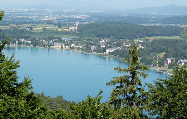 Вид с горы на озеро Клопайнер Зее, Австрия