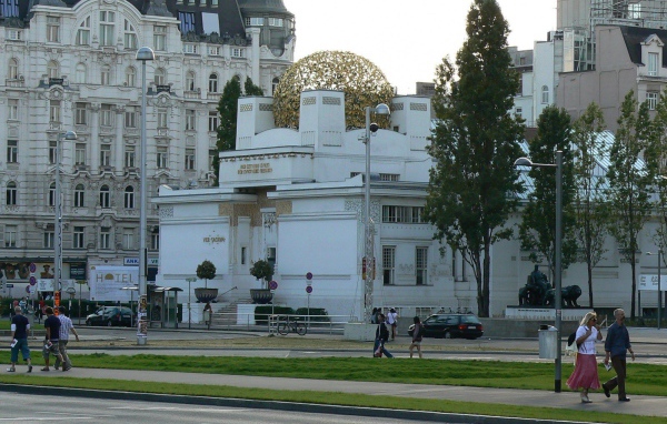 Прогулка по улице в городе Вена, Австрия