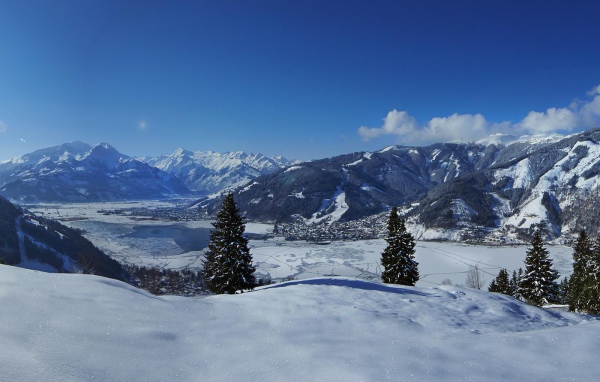 Зимний пейзаж на курорте Цель-ам-Зее, Австрия