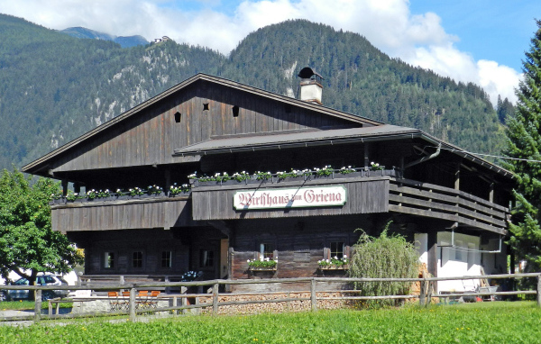 Деревянное здание на горнолыжном курорте Майрхофен, Австрия