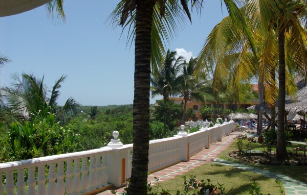 Терраса на курорте Гуардалавака, Куба