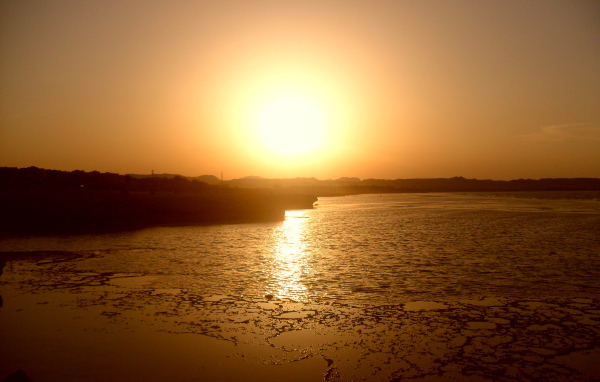Закат на пляже на курорте Эль Кусейр, Египет