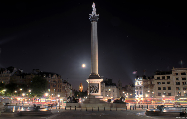 Площадь с колонной в Лондоне
