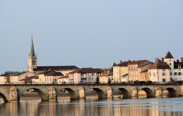 Старинный мост в городе Лион, Франция