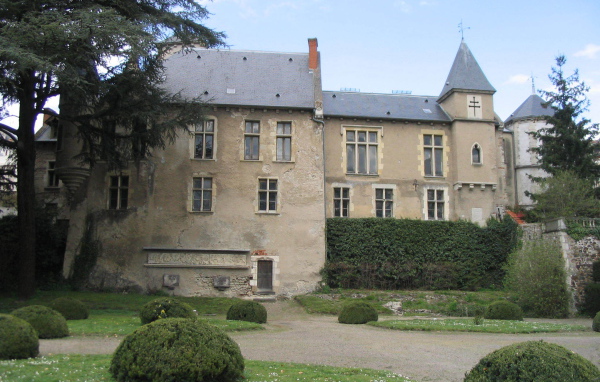 Старинный замок в городе Виши, Франция