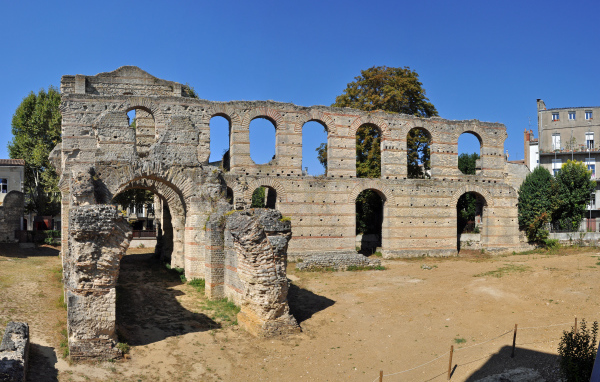 Старинные развалины в Бордо, Франция