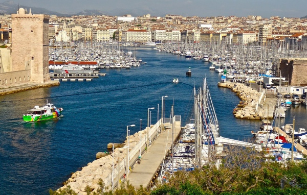 Бухта в городе Марсель, Франция