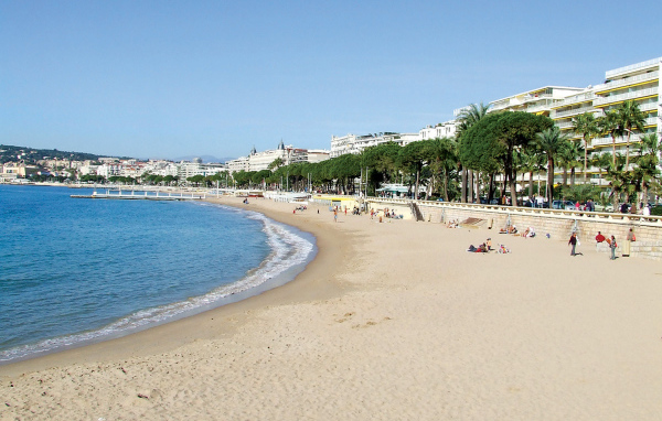 Пляж в Каннах, Франция