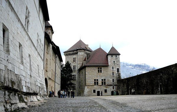 Замок в городе Аннеси, Франция