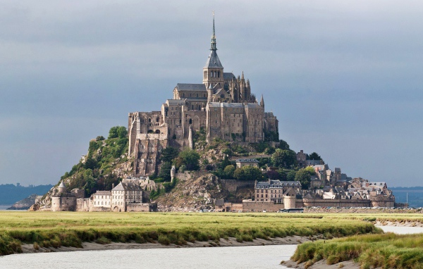 Замок на скале в Бретань, Франция