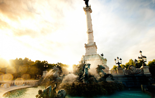 Колонна в Бордо, Франция