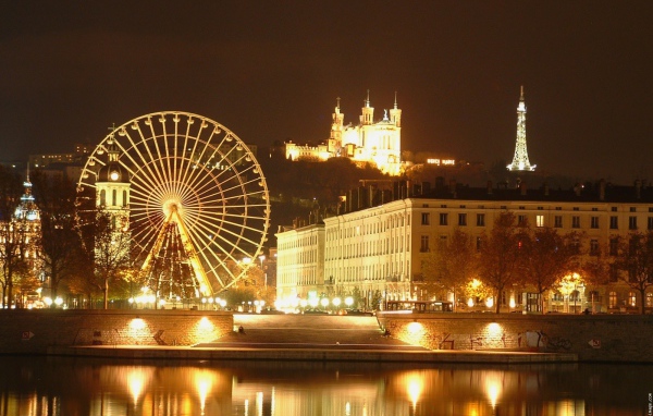 Колесо обозрения в городе Лион, Франция