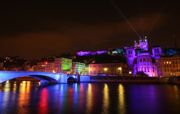 Праздничная иллюминация в городе Лион, Франция