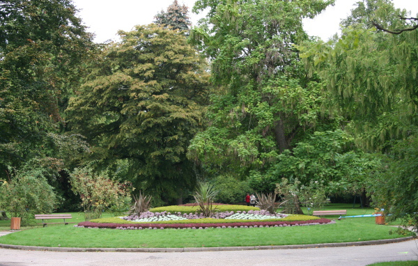 Клумба в городе Виши, Франция