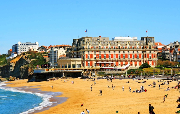 Золотой пляж на курорте Биарриц, Франция