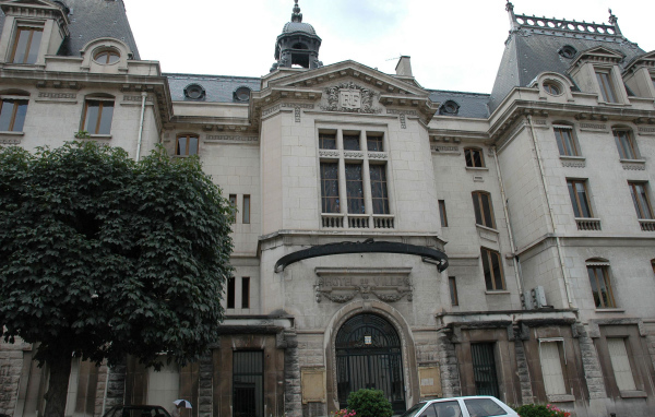 Гостиница в городе Виши, Франция