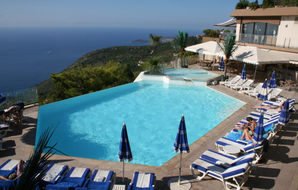 Отель на побережье на курорте Эз, Франция