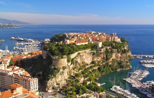 Дома на скале в Монако