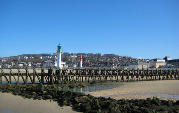 Причал на курорте Довиль, Франция