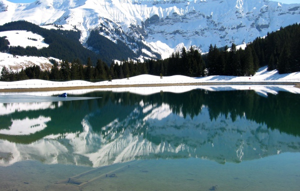 Озеро на горнолыжном курорте Межев, Франция