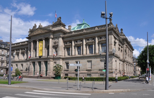 Библиотека в городе Страсбург, Франция