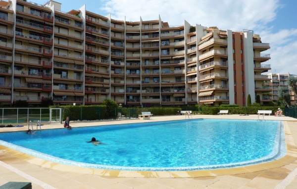 Роскошный отель на курорте Манделье ля Напуль, Франция