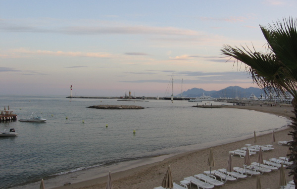 Пляж на курорте Мирамар Круести, Франция