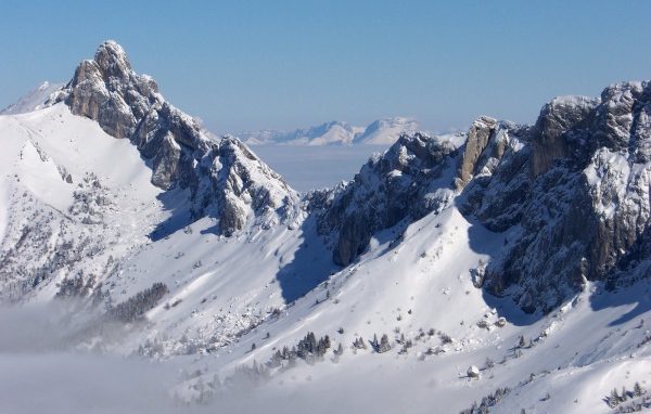 Горные вершины на курорте Виллар-де-Ланс, Франция