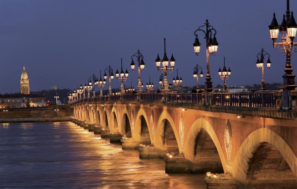 Ночной мост в Бордо, Франция