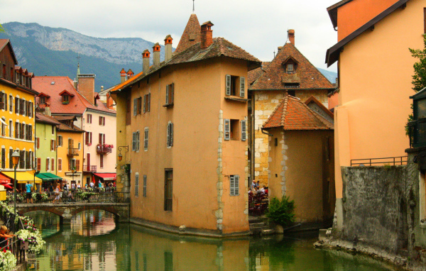 Старинные дома в городе Аннеси, Франция