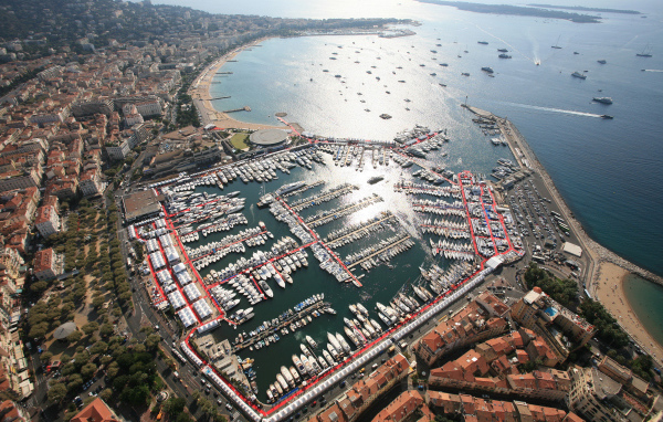 Панорама города в Каннах, Франция