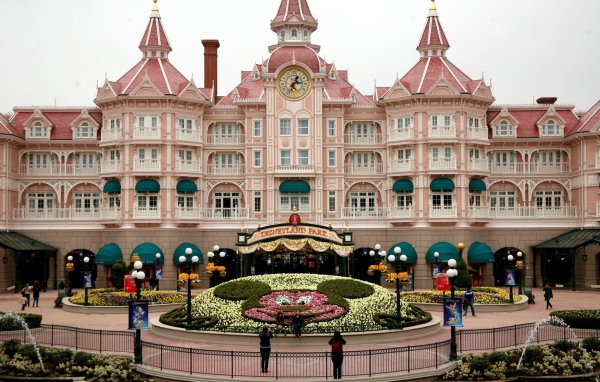 Розовый замок в Диснейленде, Франция
