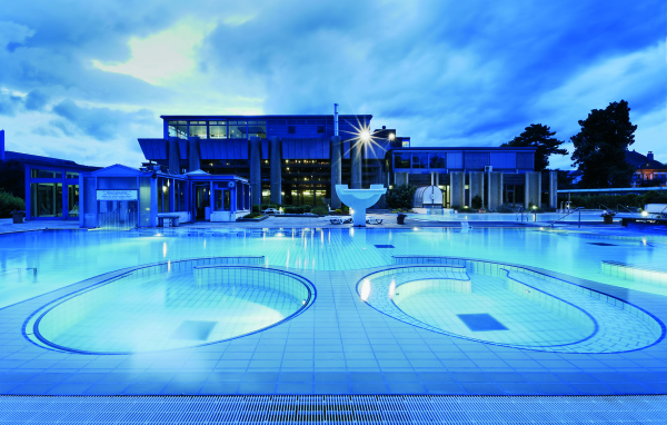 Бассейн на курорте Эвиан, Франция