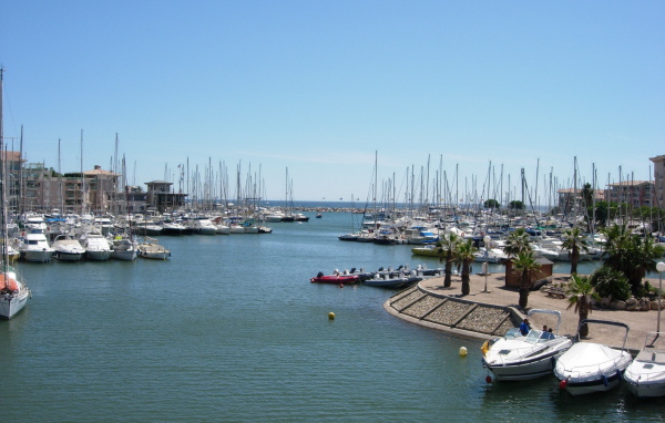 Порт на курорте Порт Де Фрежюс, Франция